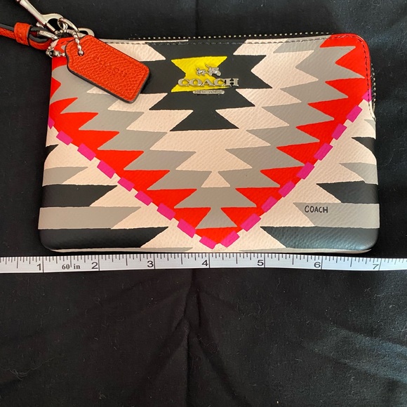 Coach vibrant patterned wristlet - Picture 3 of 10